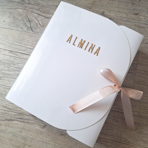 Coffret Bébé Personnalisé Fille – Couverture, Doudou et Protège Carnet – Quantité Limitée